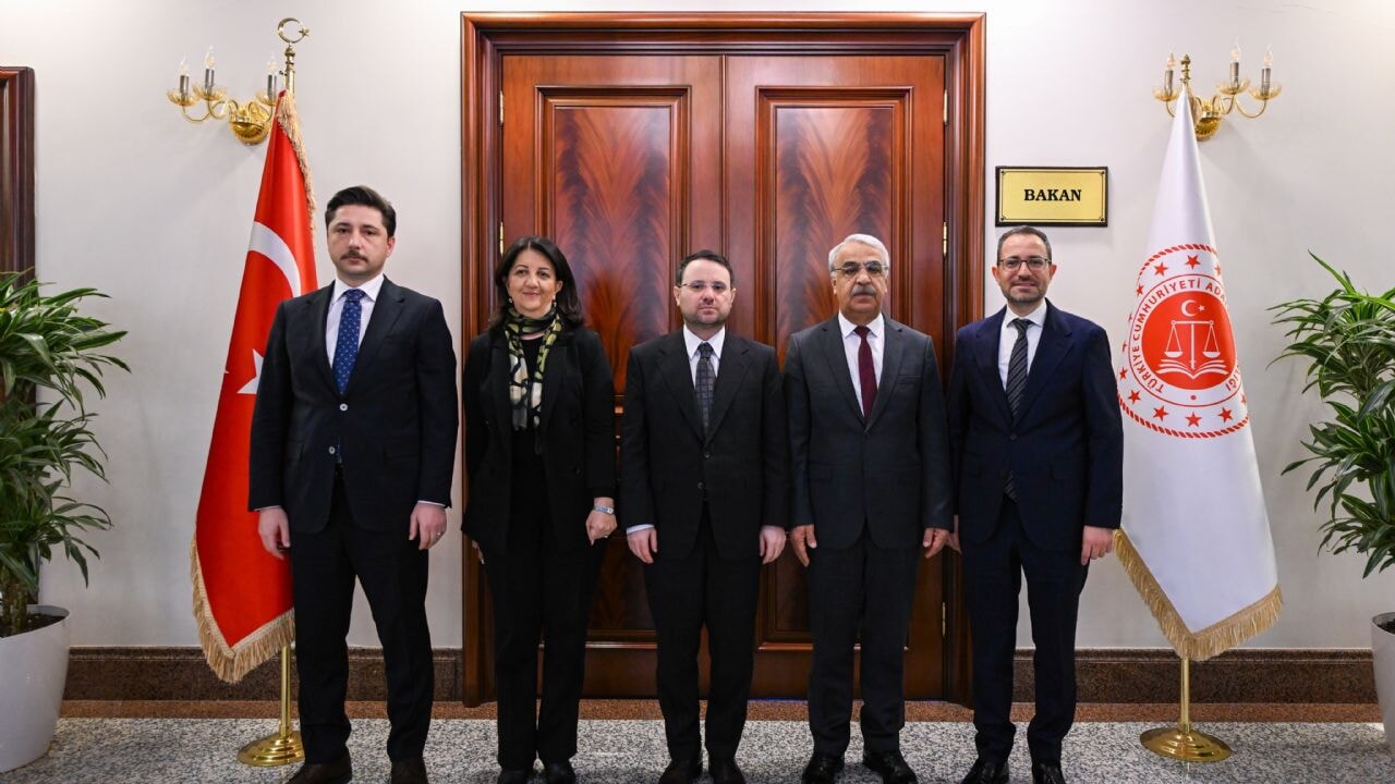 Bakan Gürlek DEM heyetiyle görüştü