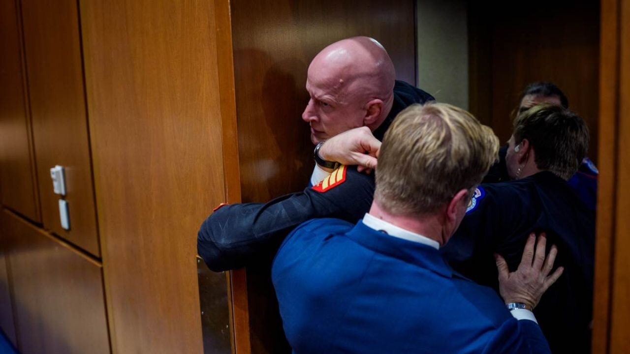 Kolunu kırdılar!.. 'Amerika, İsrail için savaşmak istemiyor'