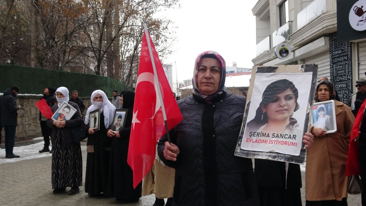 Van'da 'evlat nöbeti' yürüyüşü