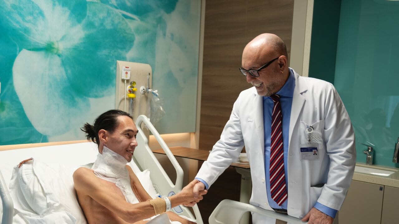 Boynundaki 2 kilogramlık dev tümör başarıyla çıkarıldı