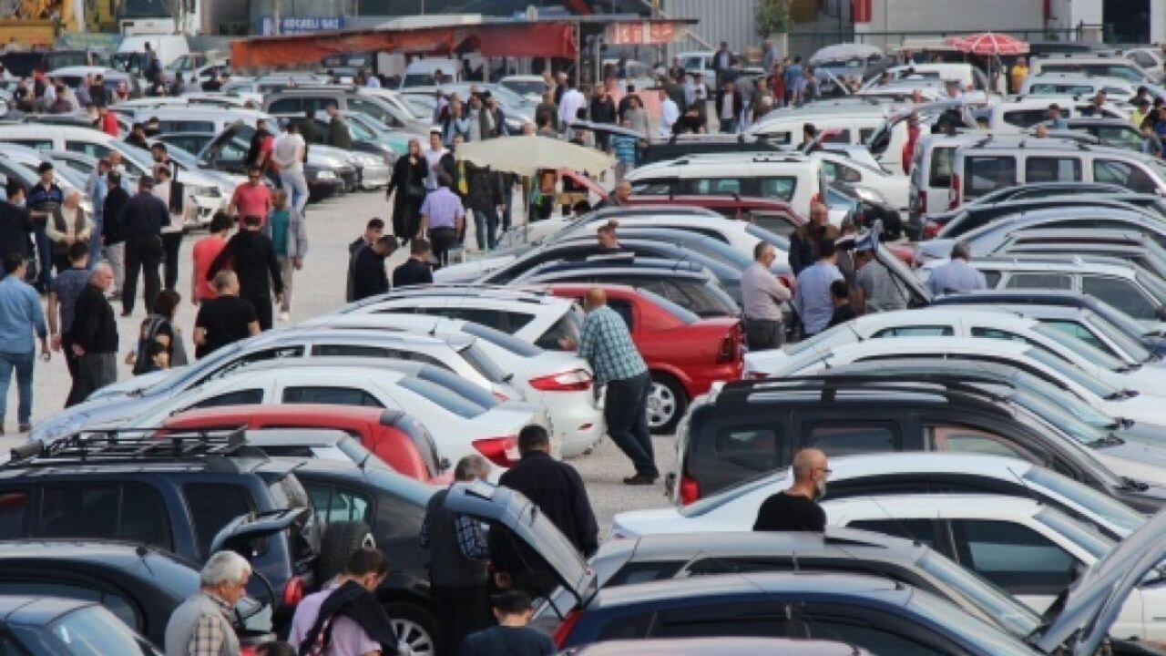 Altınını bozduran, otomobile koştu! Bayram öncesi showroom trafiği