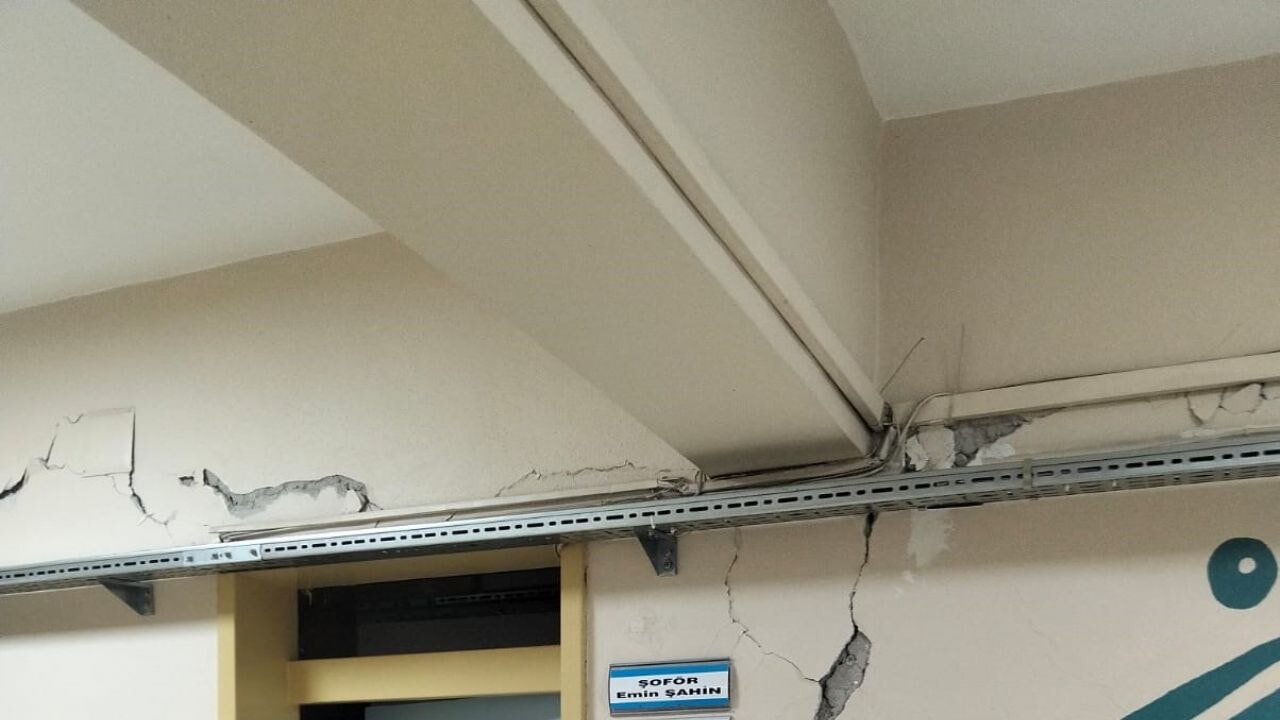 5,5'lik Tokat depreminde hasar gören okul