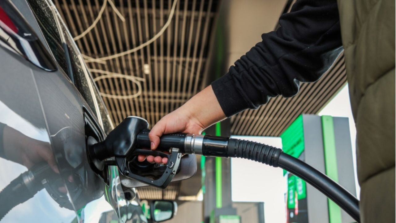 Sürücülere kötü haber! Akaryakıta zam pompaya yansıdı