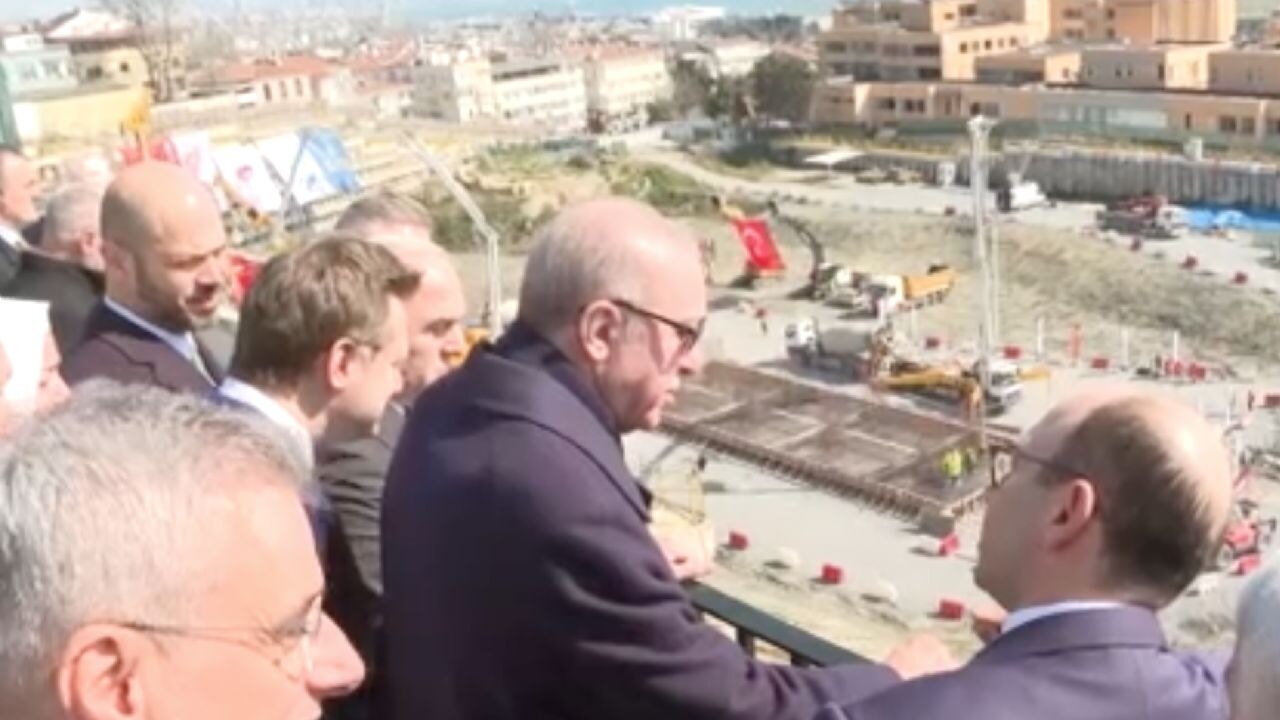 Cumhurbaşkanı Erdoğan, Cerrahpaşa Hastanesi inşaatında inceleme yaptı