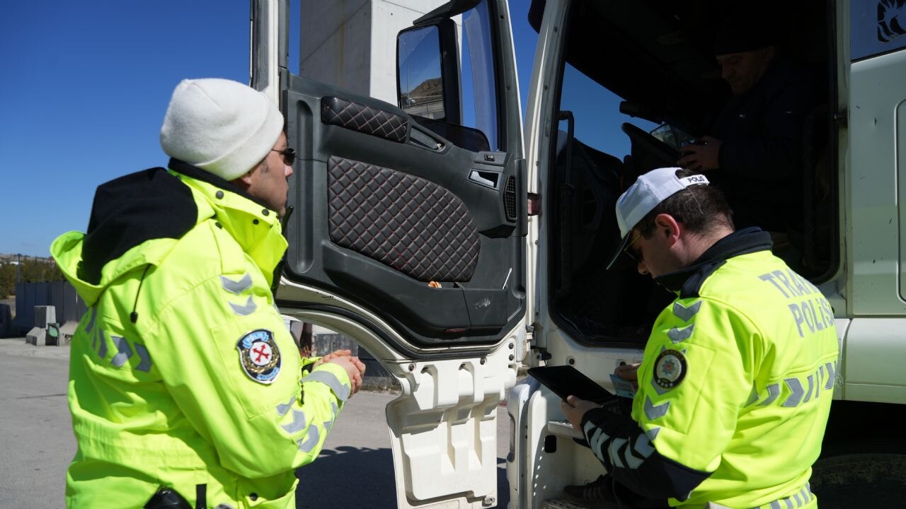 43 ilin geçiş noktasında denetimler artırıldı