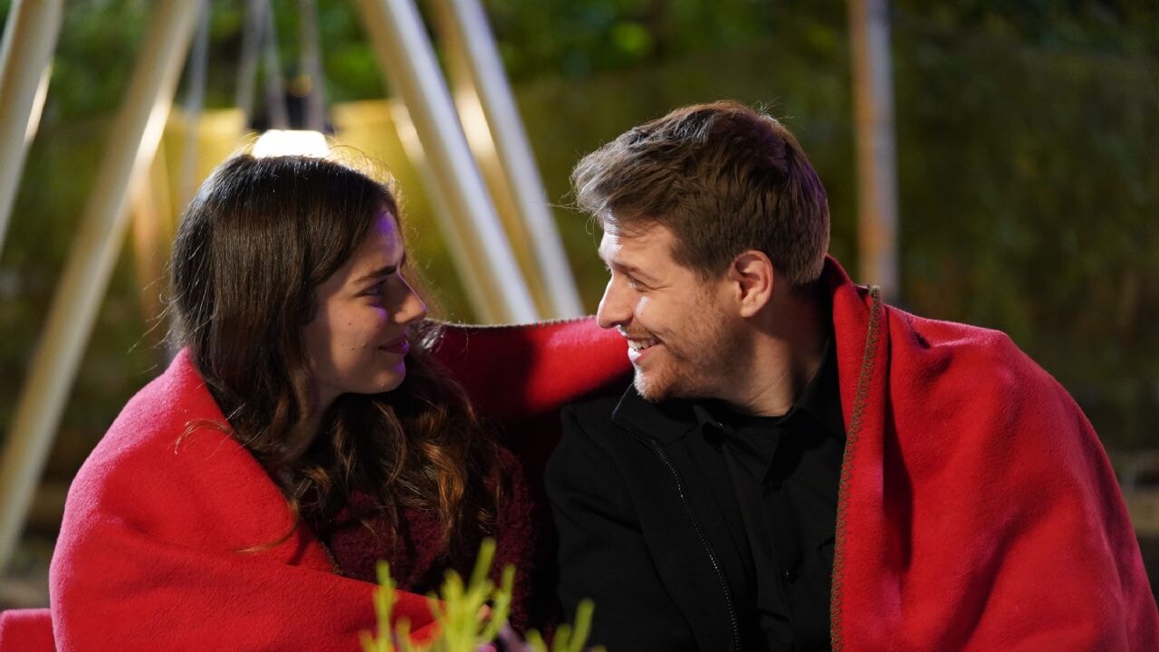 'TAŞACAK BU DENİZ': Eleni'nin Şüphesi…