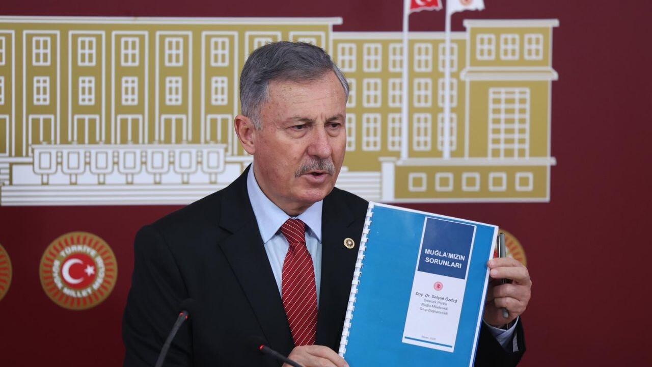 Gelecek Partisi Grup Başkanvekili Özdağ'dan, TBMM'de basın açıklaması