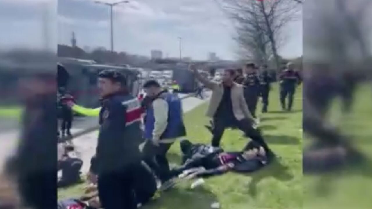 4 cezaevi aracı birden kaza yaptı!