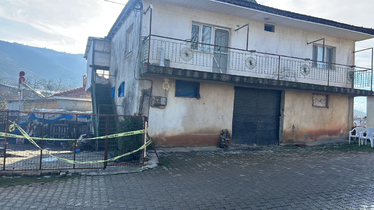 Eşini ve ailesini katletti