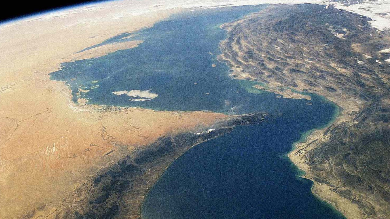 İran Hürmüz Boğazı'ndan geçen gemilerden para alacak