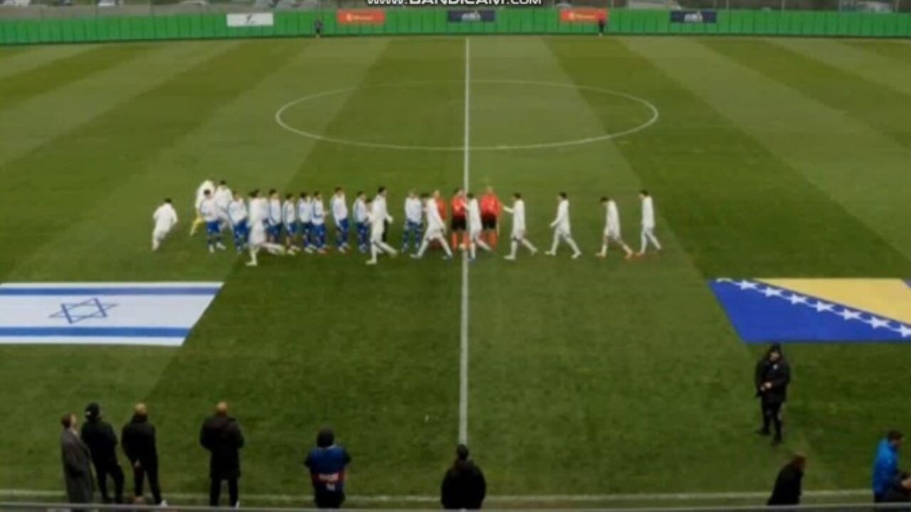 İsrailli futbolcuların elini sıkmadılar