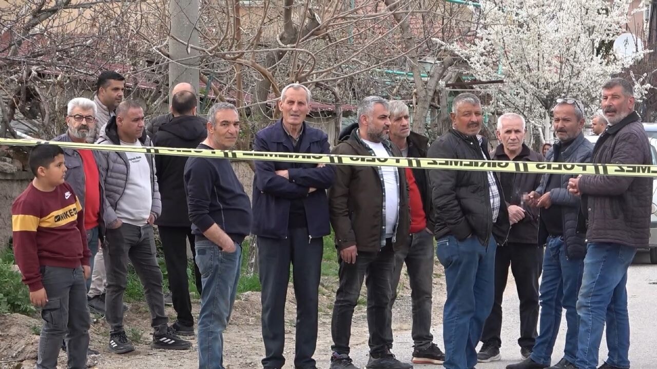 İki kardeş, babalarını bıçak ve baltayla öldürdü