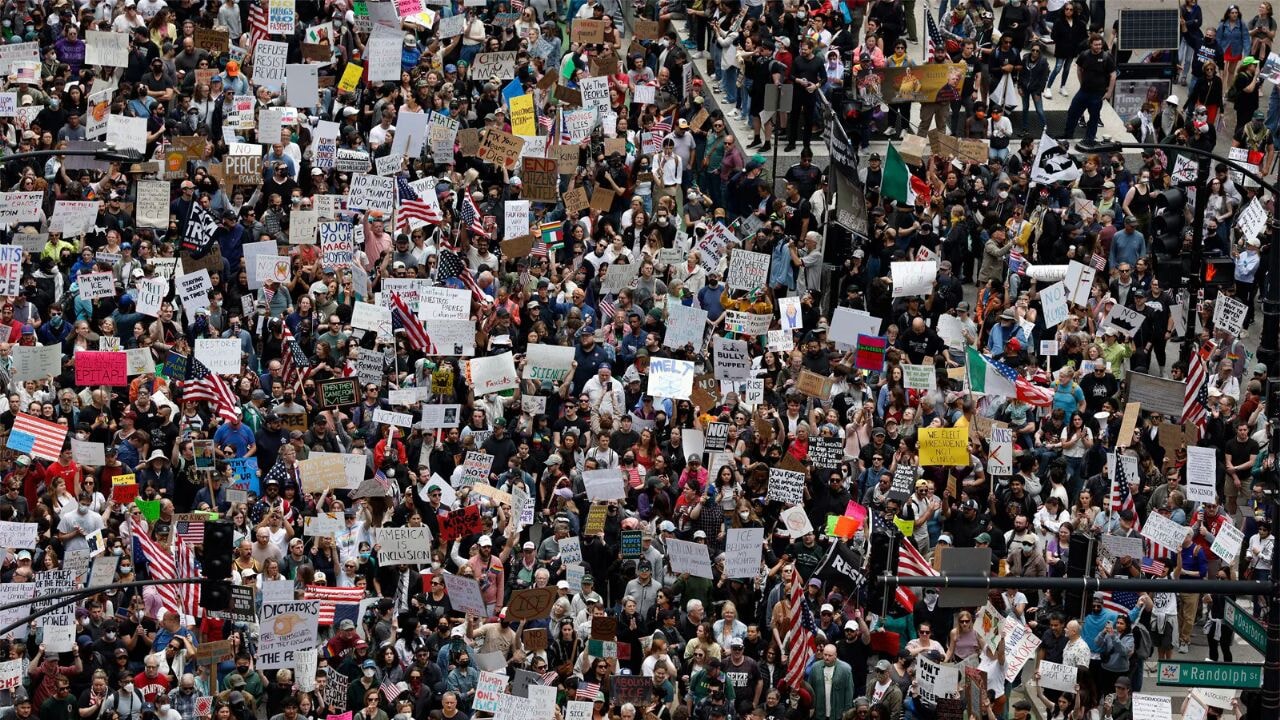 Bu zamanda kimse şah değil padişah değil