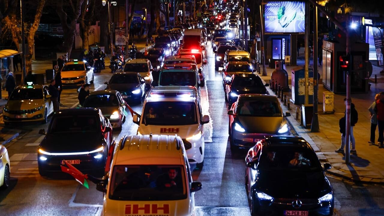 İstanbul'da yüzlerce araçla Gazze konvoyu