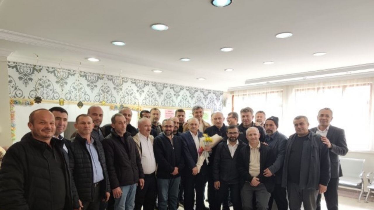 Son dersini 47 yıl sonra ilk öğrencileriyle yaptı!