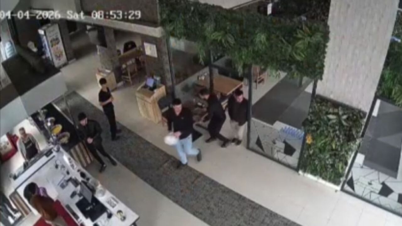 Van'da 5.2'lik deprem anı panik görüntüleri