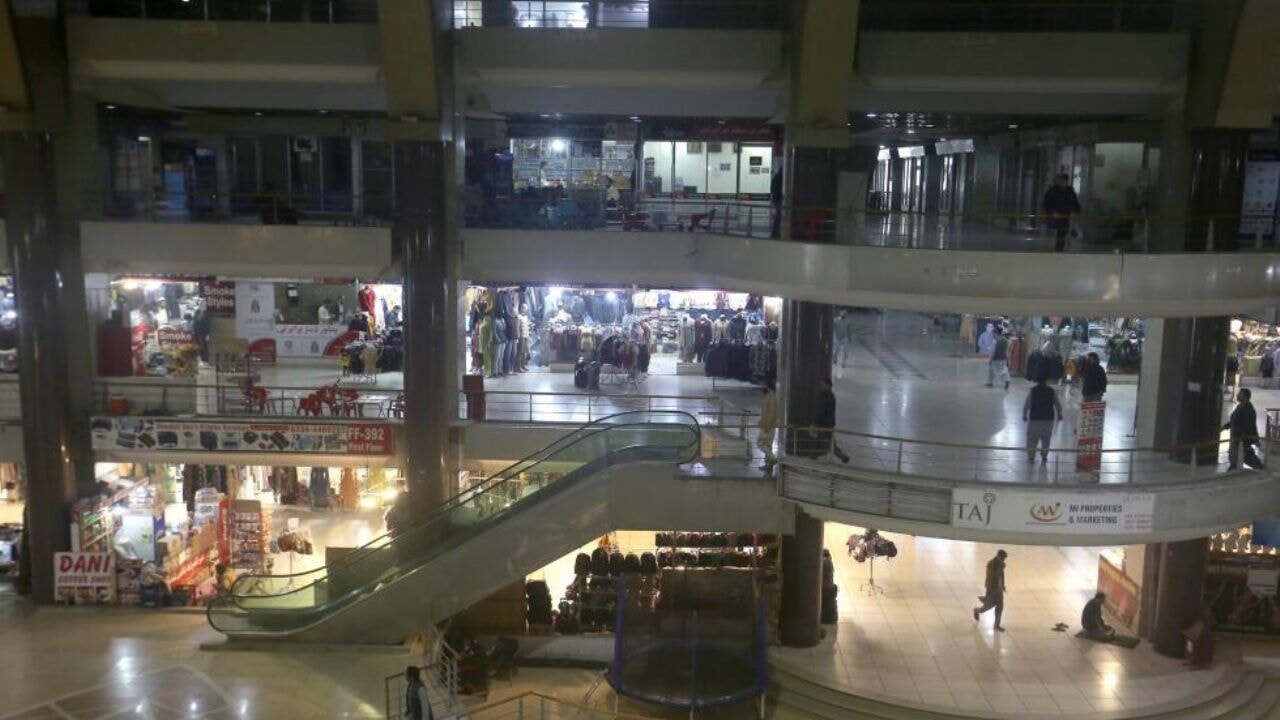 Savaş, Pakistan'da market ve AVM'leri vurdu!