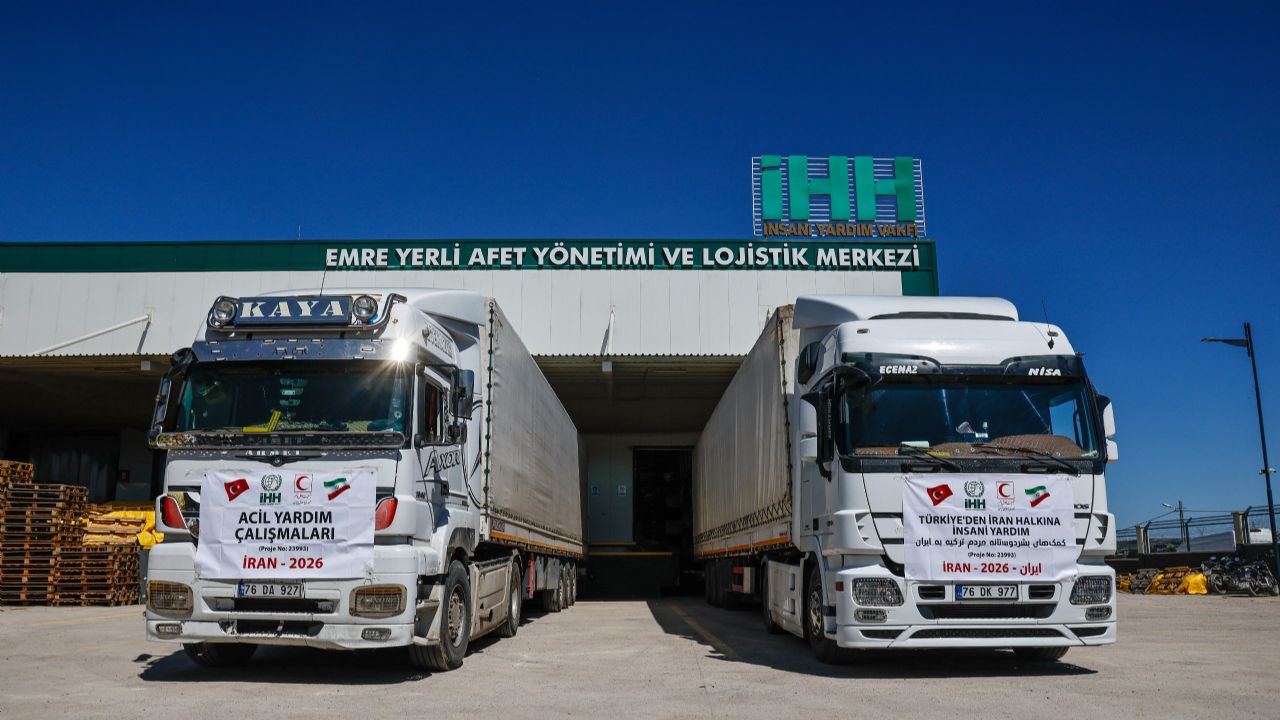 Türkiye'den İran'a 5 TIR insani yardım