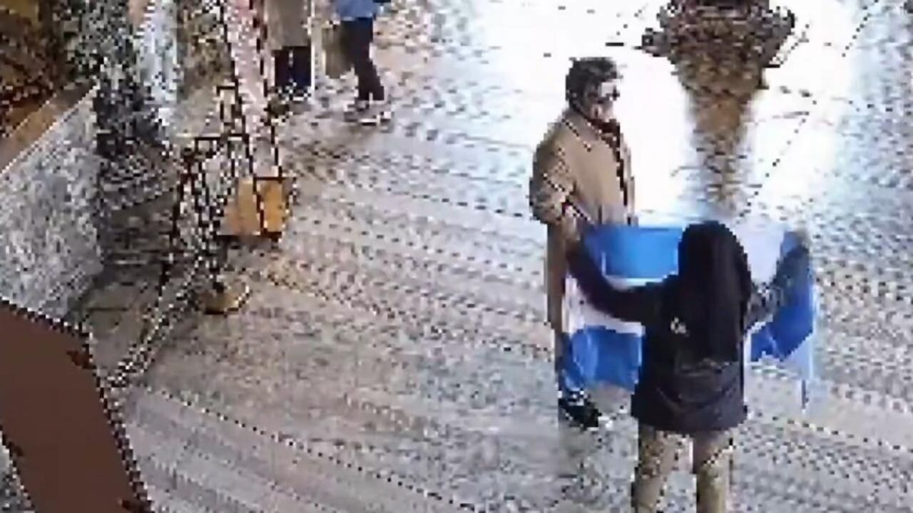 Ayasofya Camii'nde Bizans bayrağı açtılar