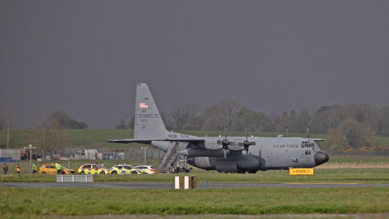 ABD askeri uçağına baltalı saldırı