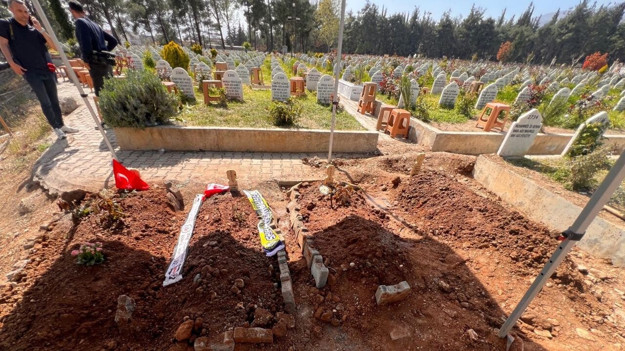 4 arkadaş yan yana toprağa verildi