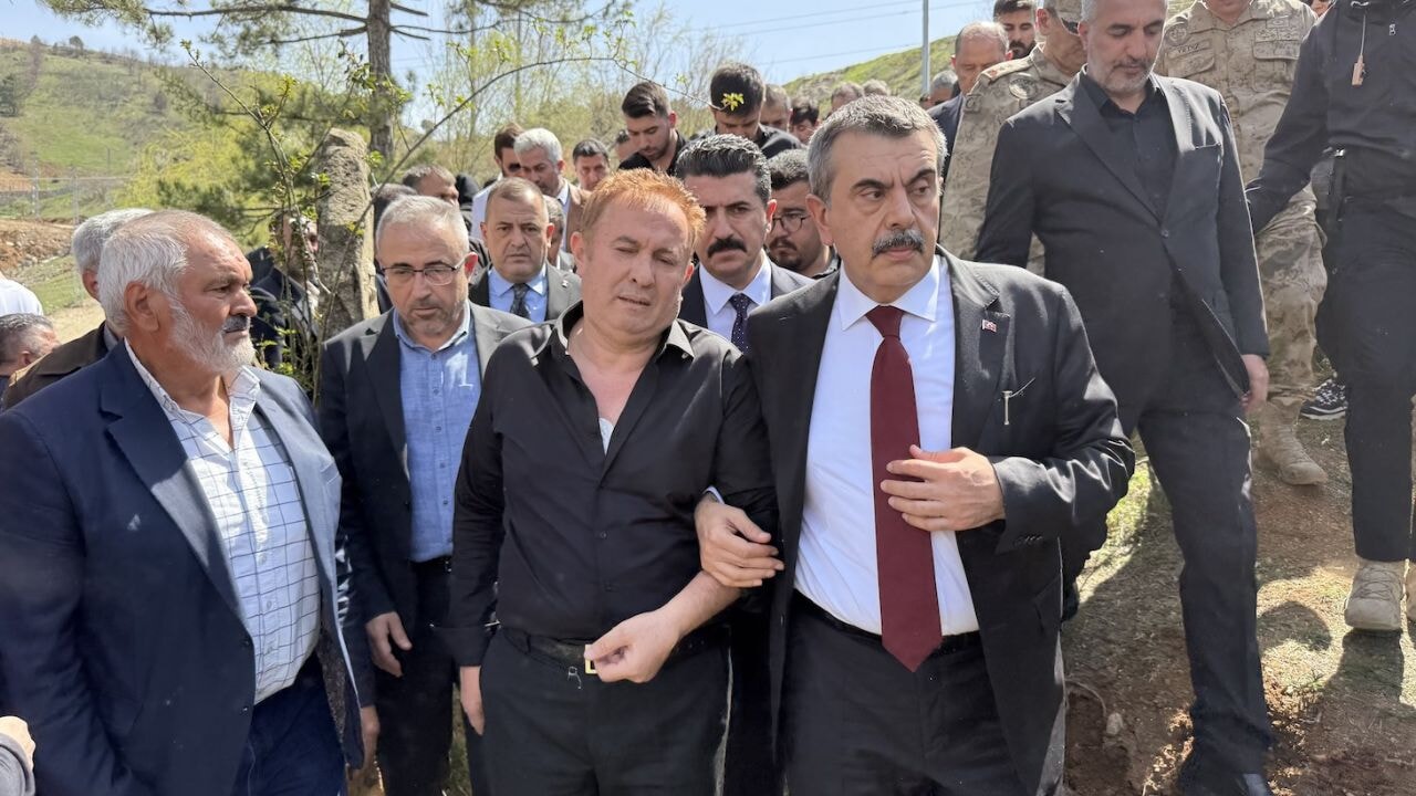 Ayla öğretmenin eşi: 'Gurur duyuyorum, ev yaptıracaktık ama cenazesi geldi'