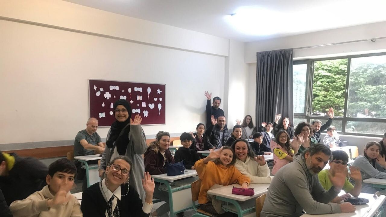 Veliler çocuklarıyla sınava girdi...