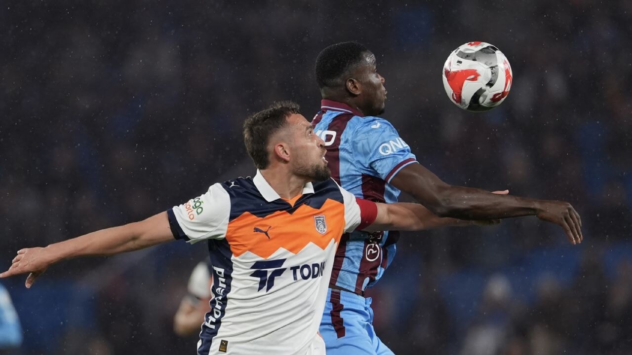 Trabzonspor'a evinde Başakşehir darbesi! Bordo-mavililer zirve yarışında yara aldı