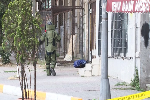 Beyoğlu’nda şüpheli paket alarmı