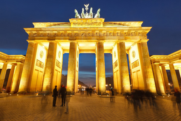 Brandenburg Kapısı Türk bayrağının renklerine bürünecek