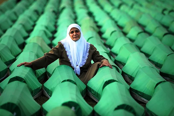 Srebrenitsa soykırım tasarısı Sırp Meclisi'nde