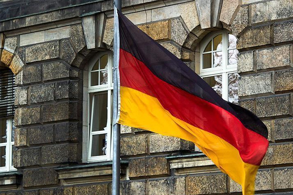 Köln'de İstanbul saldırısı için taziye defteri