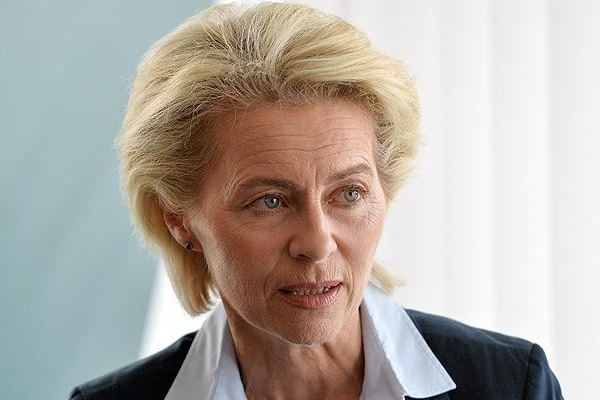 Almanya Savunma Bakanı İncirlik'e geliyor