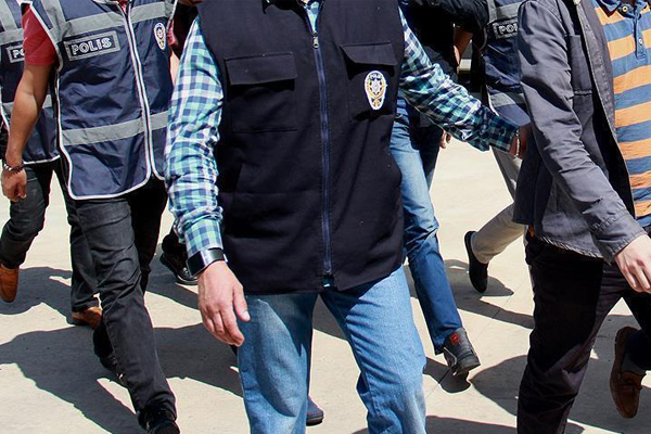 İzmir'de IŞİD operasyonunda 9 gözaltı