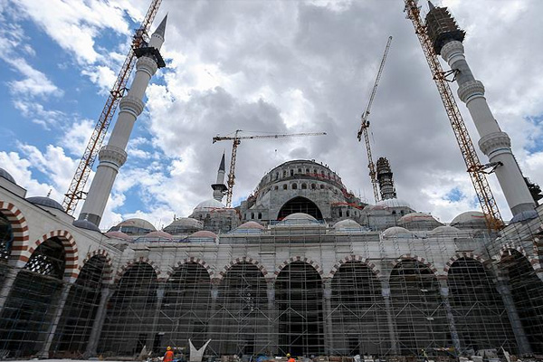 Çamlıca Camisi'nde Kadir Gecesi hazırlıkları tamam