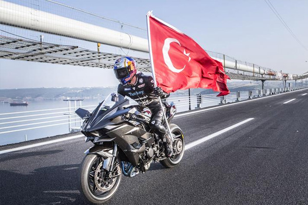 Sofuoğlu, Osmangazi Köprüsü'nden rekorla geçti