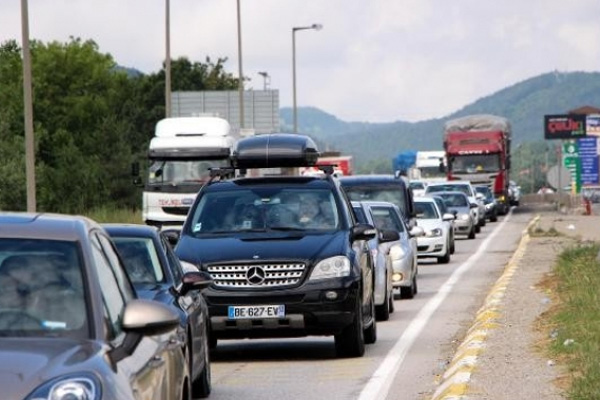 2 kilometrelik erken bayram trafiği!