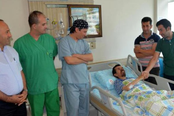 Karın ağrısıyla gitti, 3 kilo tümör çıktı