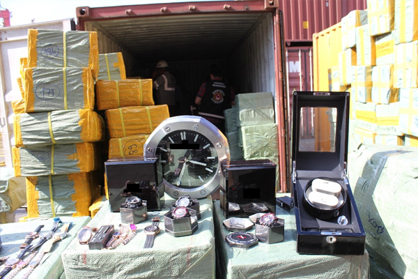 170 milyon liralık kaçak saat yakalandı