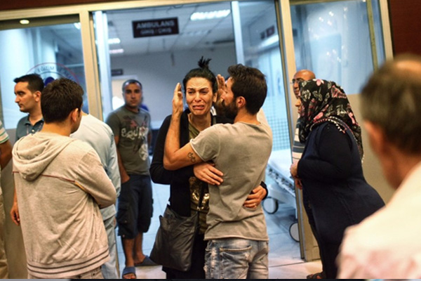 Patlamadan sağ kurtulan gencin ağabeyi sosyal medyayı ağlattı