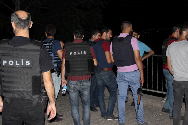 Diyarbakır’da bin polisle operasyon