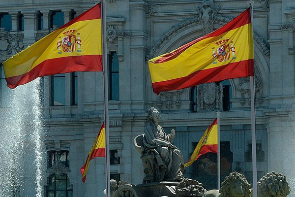 100 bin kişi iş umuduyla ülkesini terk etti