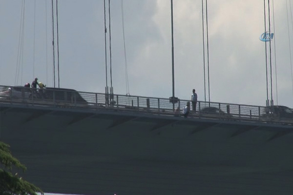 Köprüde intihar girişimi