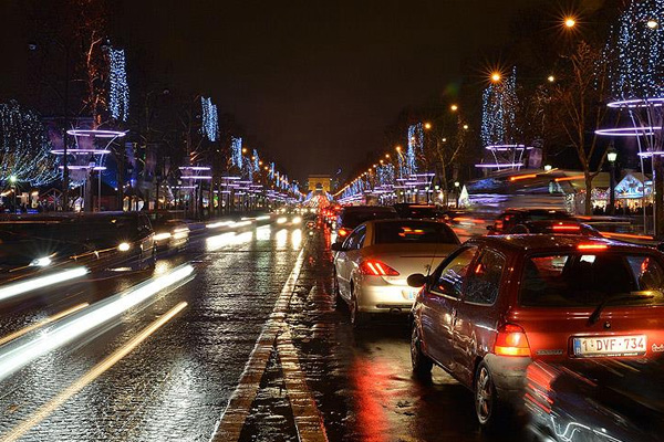 Paris'te 97 öncesine ait araçlara yasak