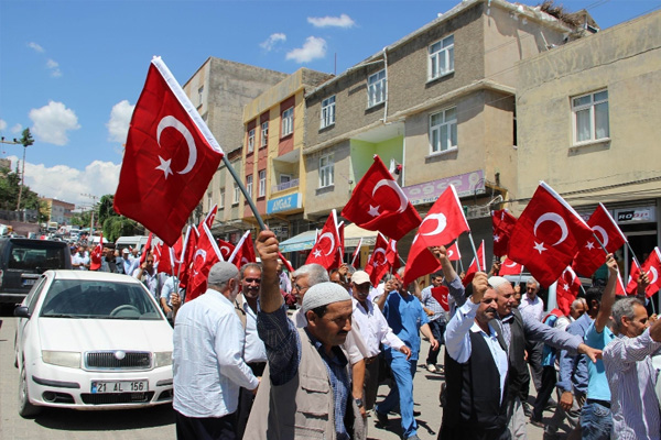 Dicle'de PKK'ya karşı yürüyüş