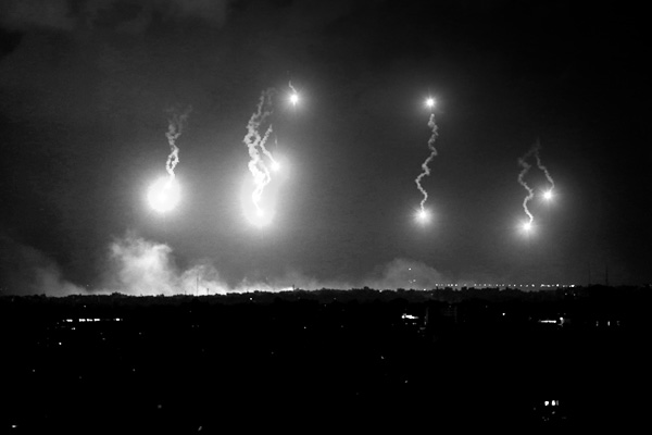 İsrail, Kadir Gecesi'nde Gazze'yi bombaladı