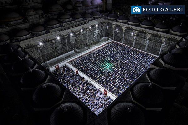 Çamlıca Camisi'nde ilk teravih namazı kılındı