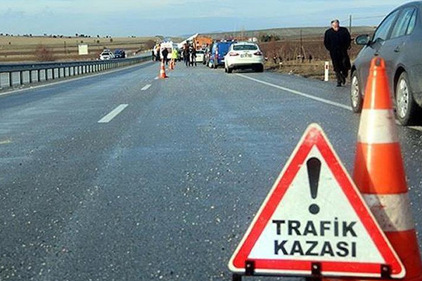 Bolu'da bariyere çarpan tır yandı: 5 ölü