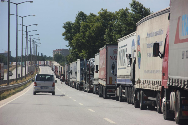 20 kilometrelik TIR kuyruğu