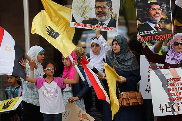 'Mursi hakkında idam kararı' protesto edildi